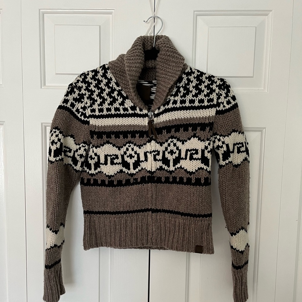Aritzia TNA Cowichan style zip up sweater